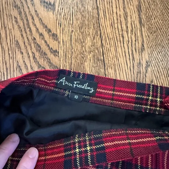 Ann Freedberg red Pleated Skirt Size 10 vintage