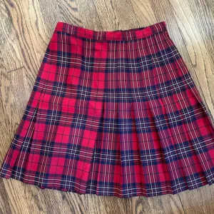 Ann Freedberg red Pleated Skirt Size 10 vintage