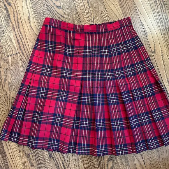 Ann Freedberg red Pleated Skirt Size 10 vintage