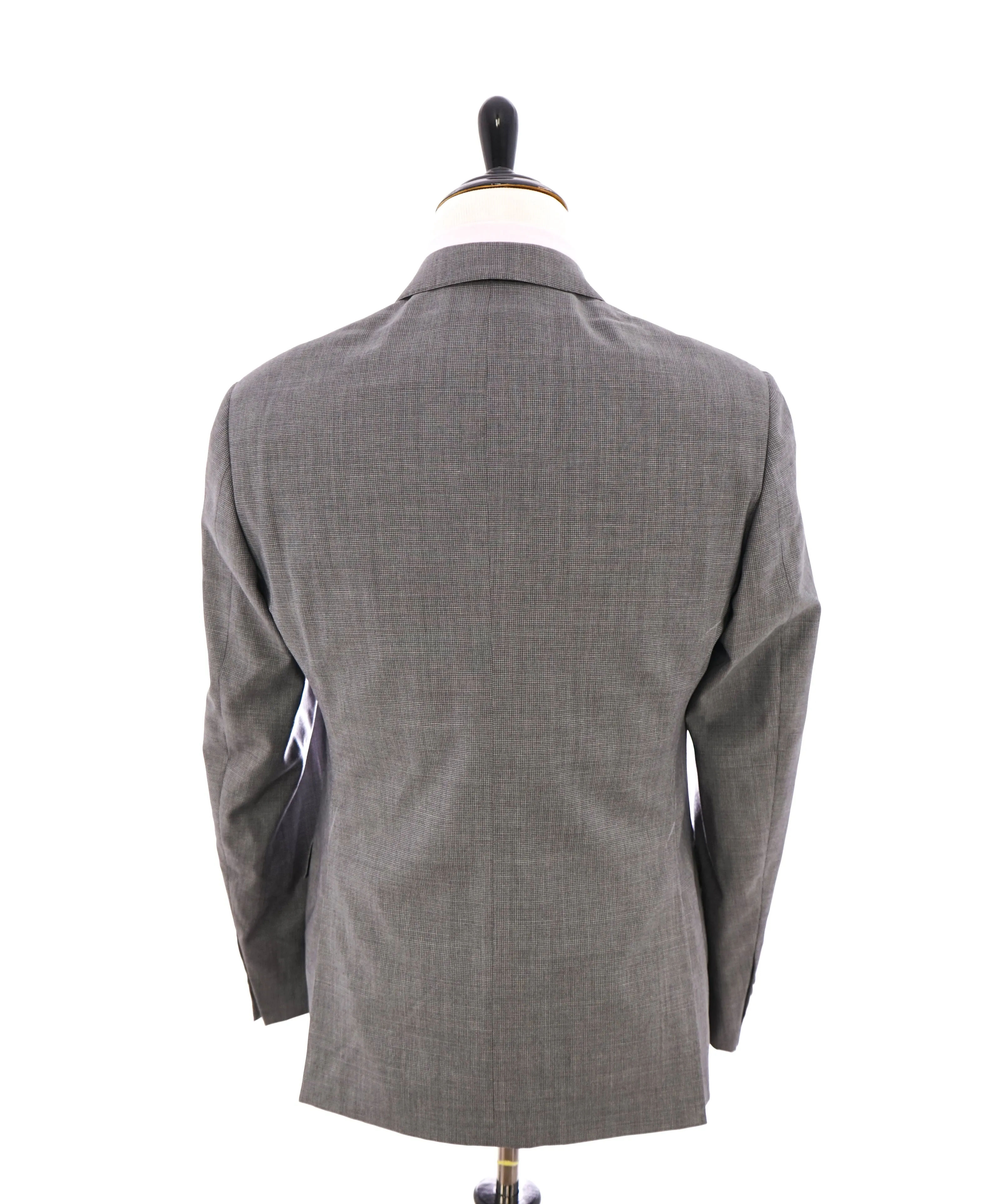 ARMANI COLLEZIONI - “G Line” Gray Micro Check Plaid Notch Lapel Suit - 40R