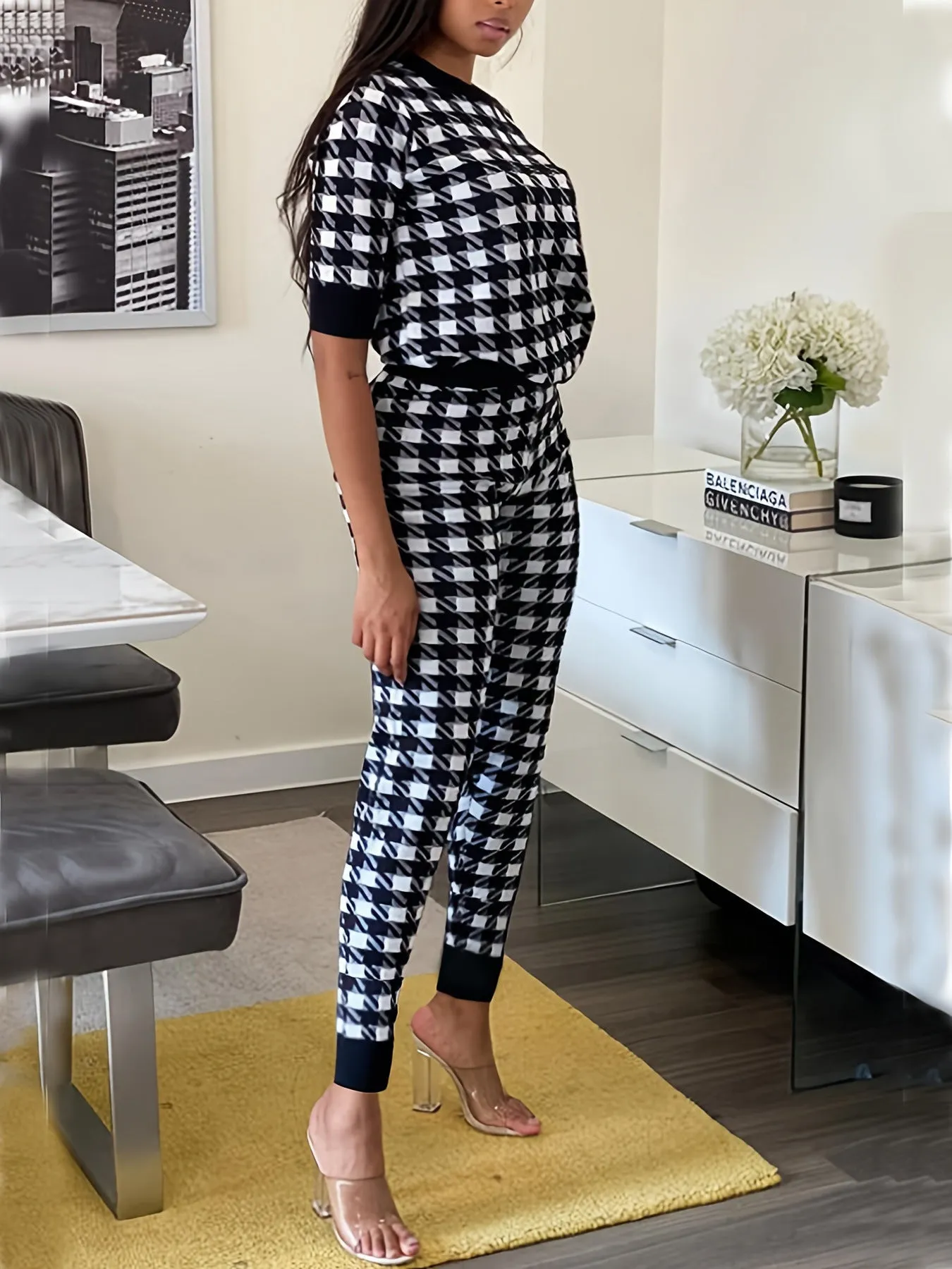 Chic Black and White Plaid Two-Piece Pants Set with Sporty Appeal