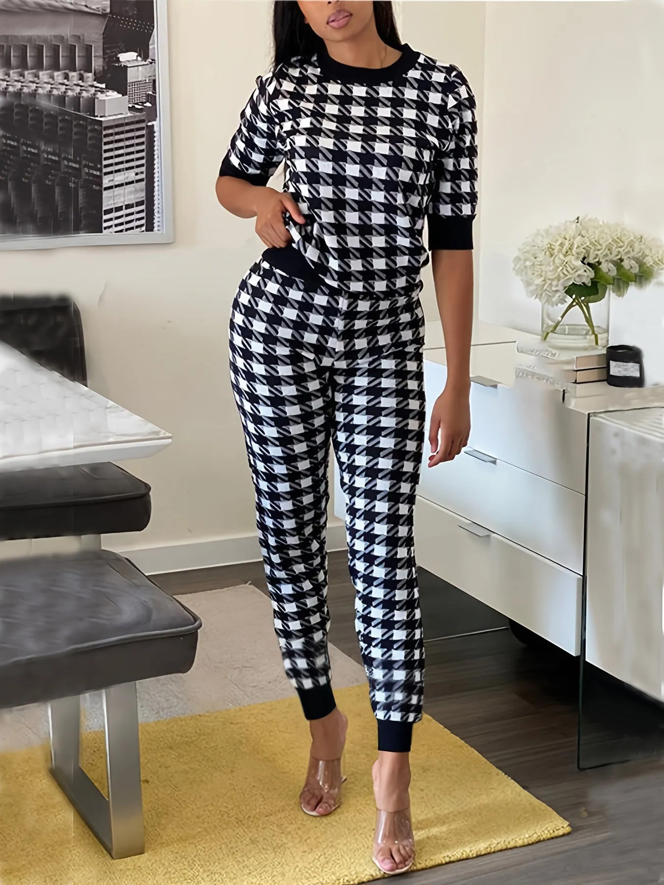 Chic Black and White Plaid Two-Piece Pants Set with Sporty Appeal