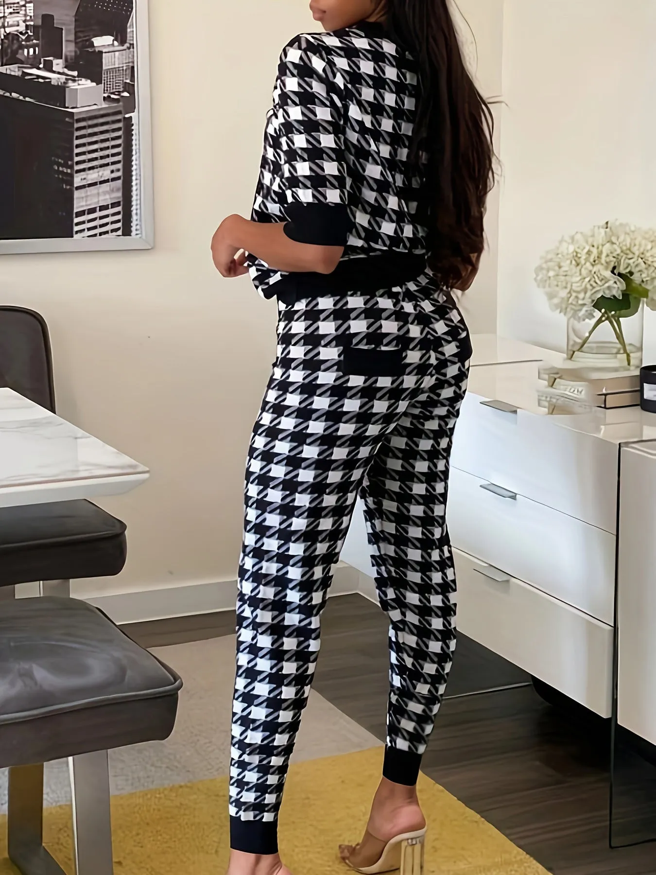 Chic Black and White Plaid Two-Piece Pants Set with Sporty Appeal