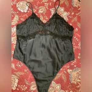 EUC- Nordstrom Vintage Silk Thong Teddy w/Pintuck Pleated Bodice