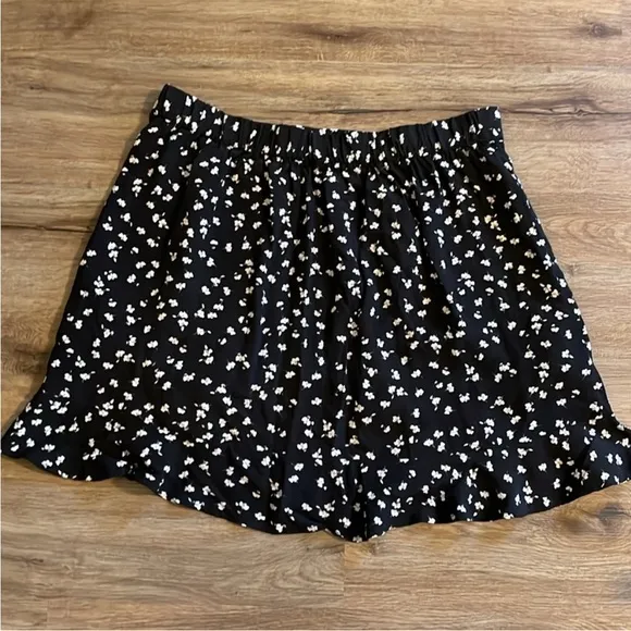 Garage Black &amp; White Floral Mini Skirt Set with Ruffle Hem &amp; Adjustable Ruching