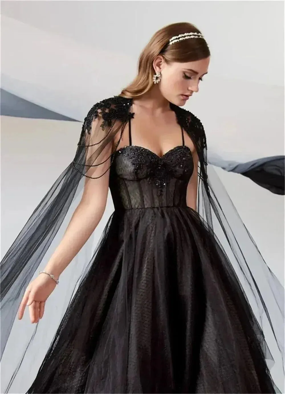 Gothic Black A-line Prom Dresses Spaghetti Straps Tulle Evening Dress Elegant Detachable Shawl vestidos de fiesta
