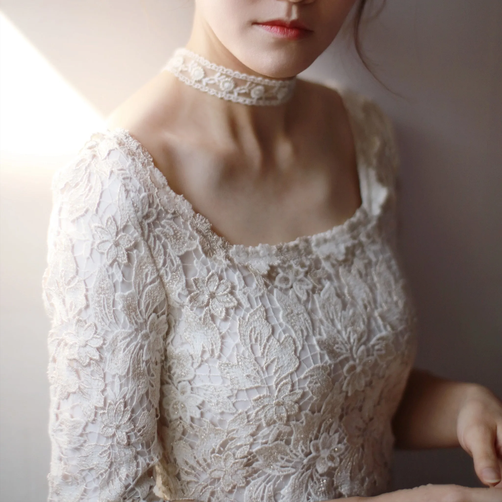 Half Sleeve Floral Lace Tea Length Wedding Dress with Square Neck