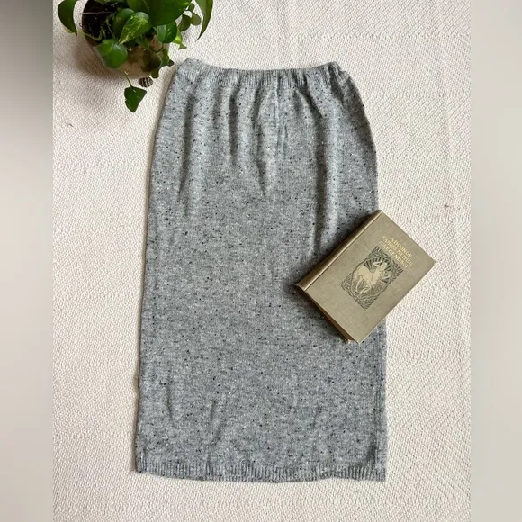 Joye   Fun Vintage Deadstock 90s Speckled Grey Knit Midi Sweater Skirt