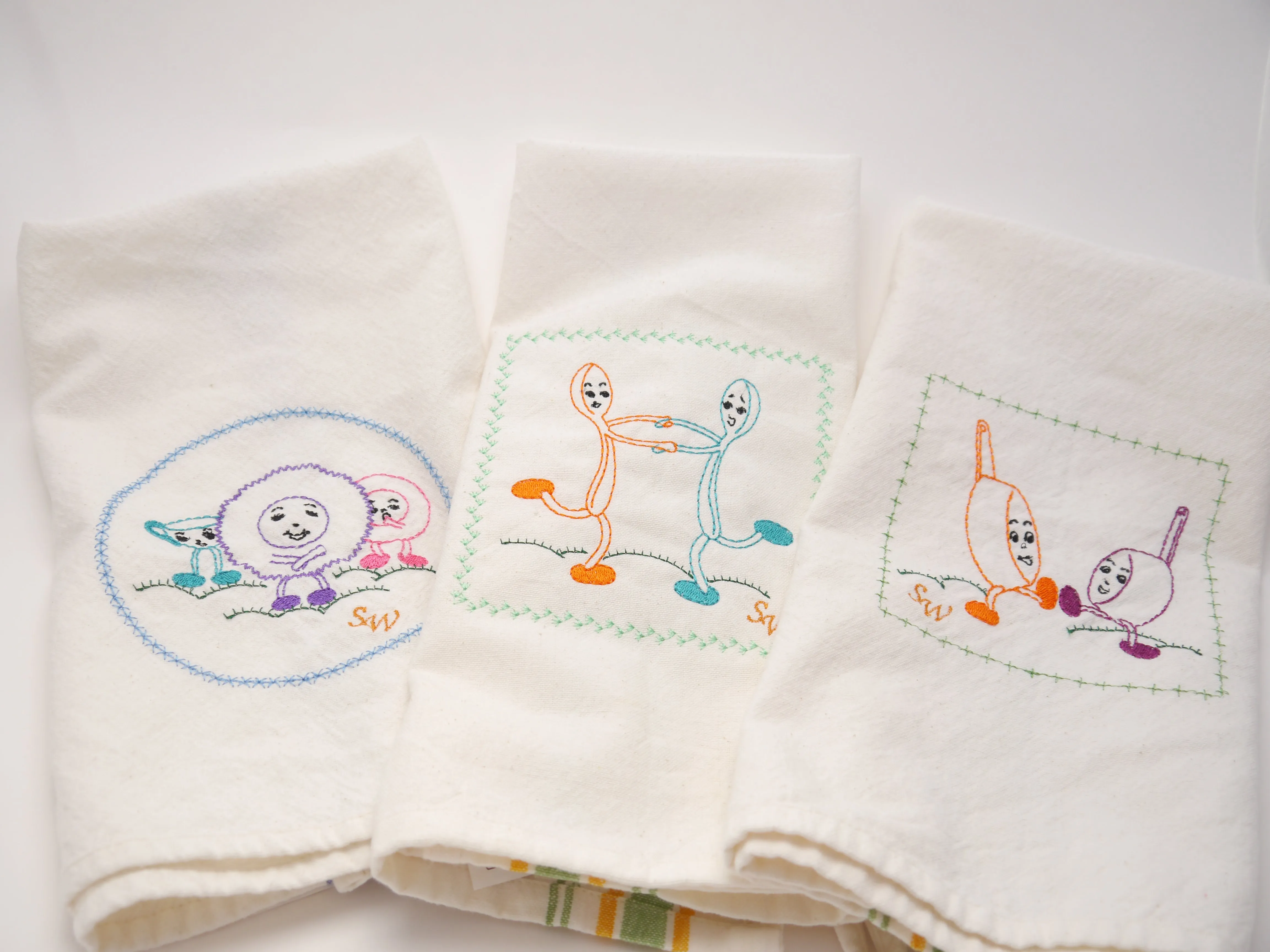 Kitchen Towel Vintage Design Smiling Dishes | stitchywoman.net