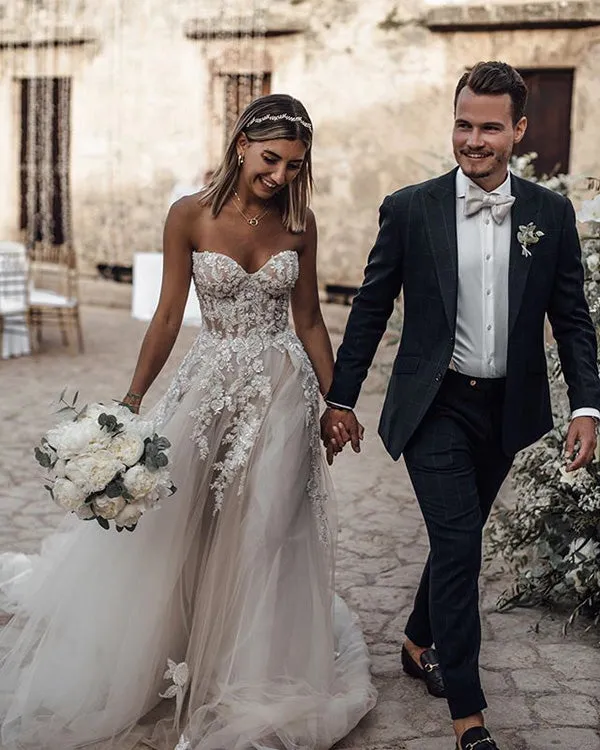 New Sweetheart A-line Lace Wedding Dresses Appliqued Beach Tulle Bohemian Wedding Gown 2020