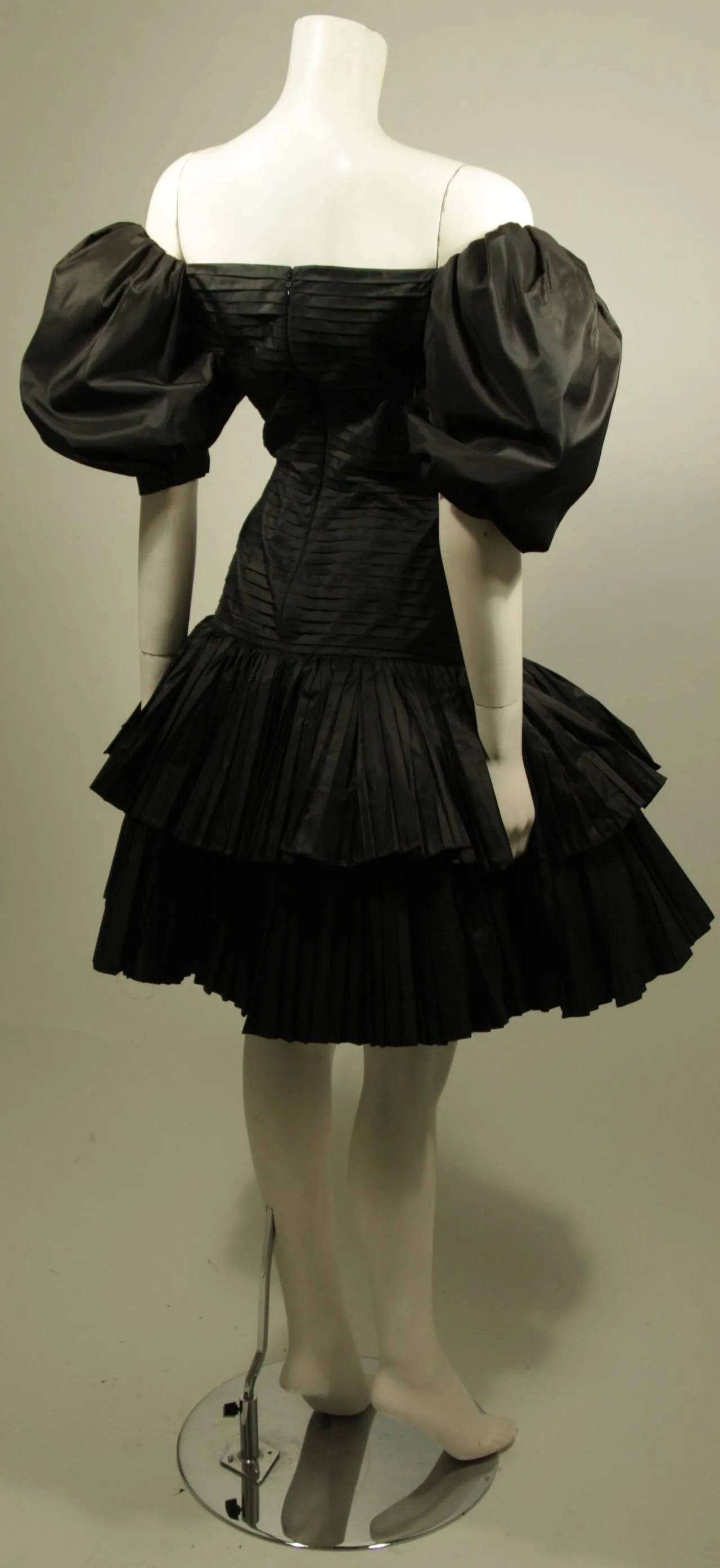 OSCAR DE LA RENTA Black Pleated and Puff Sleeve Cocktail Dress
