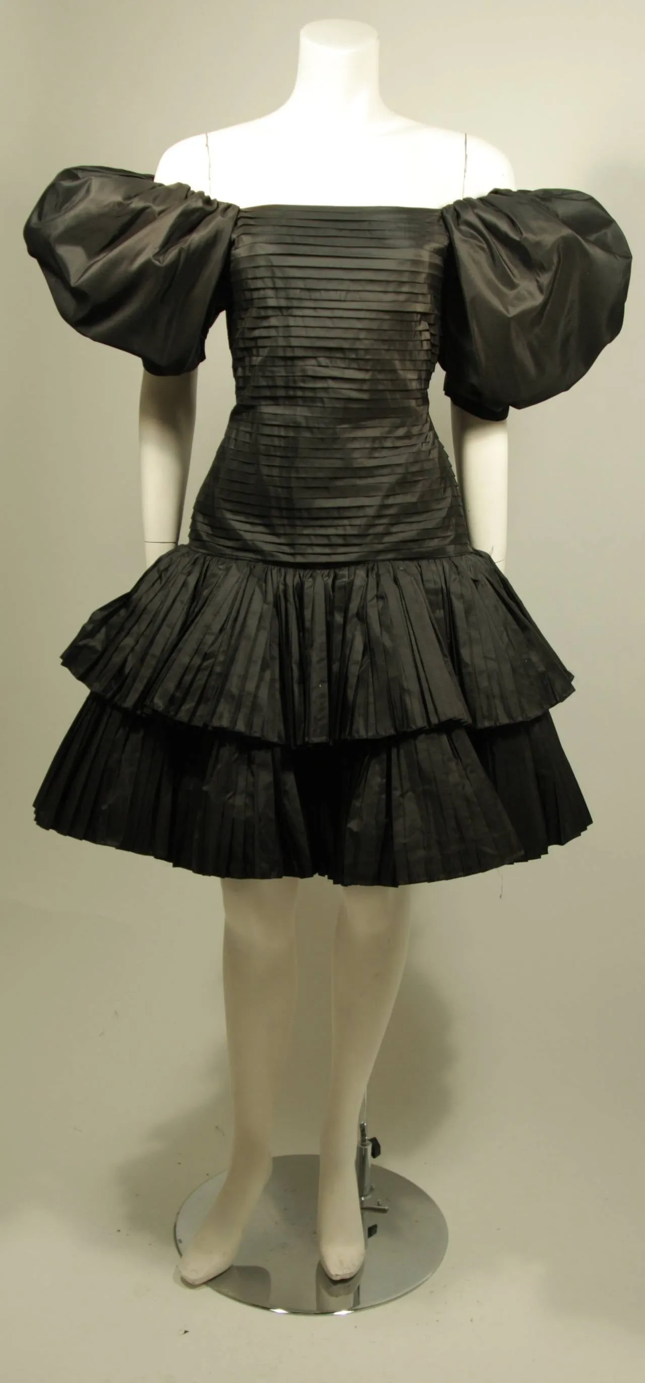 OSCAR DE LA RENTA Black Pleated and Puff Sleeve Cocktail Dress