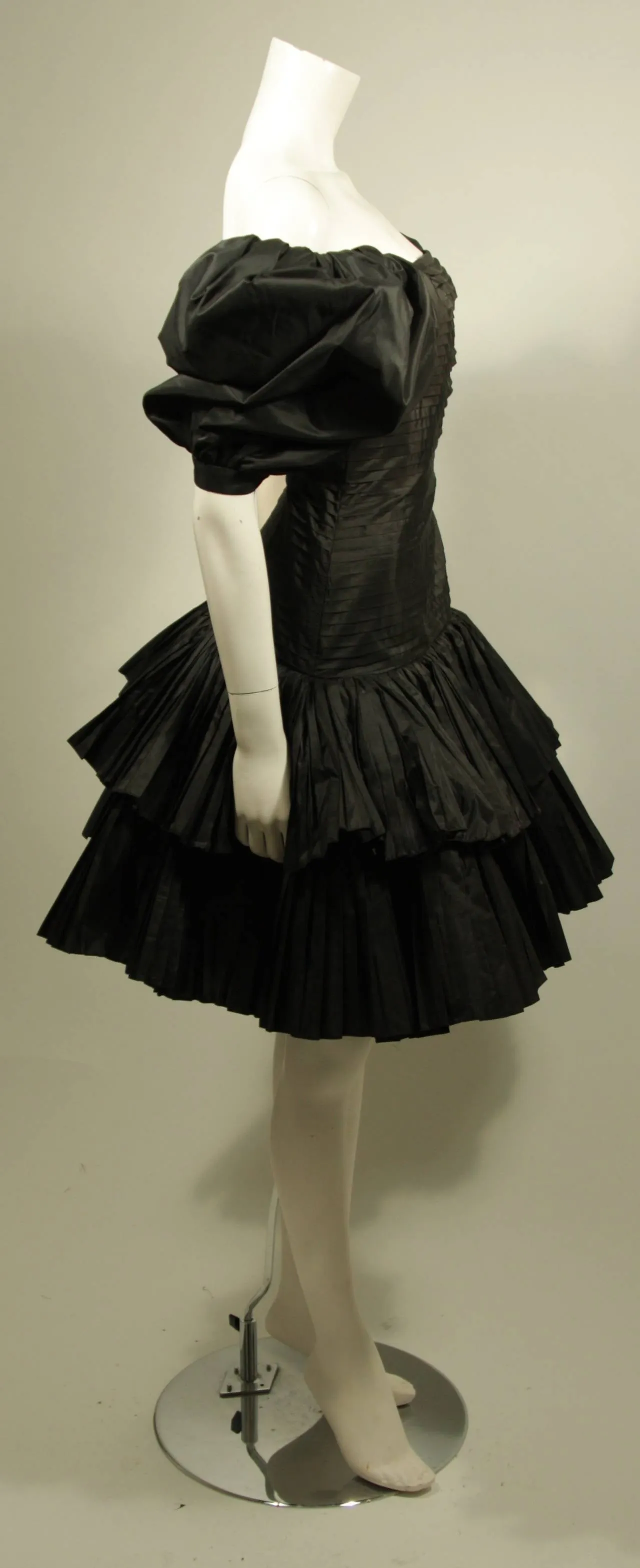 OSCAR DE LA RENTA Black Pleated and Puff Sleeve Cocktail Dress