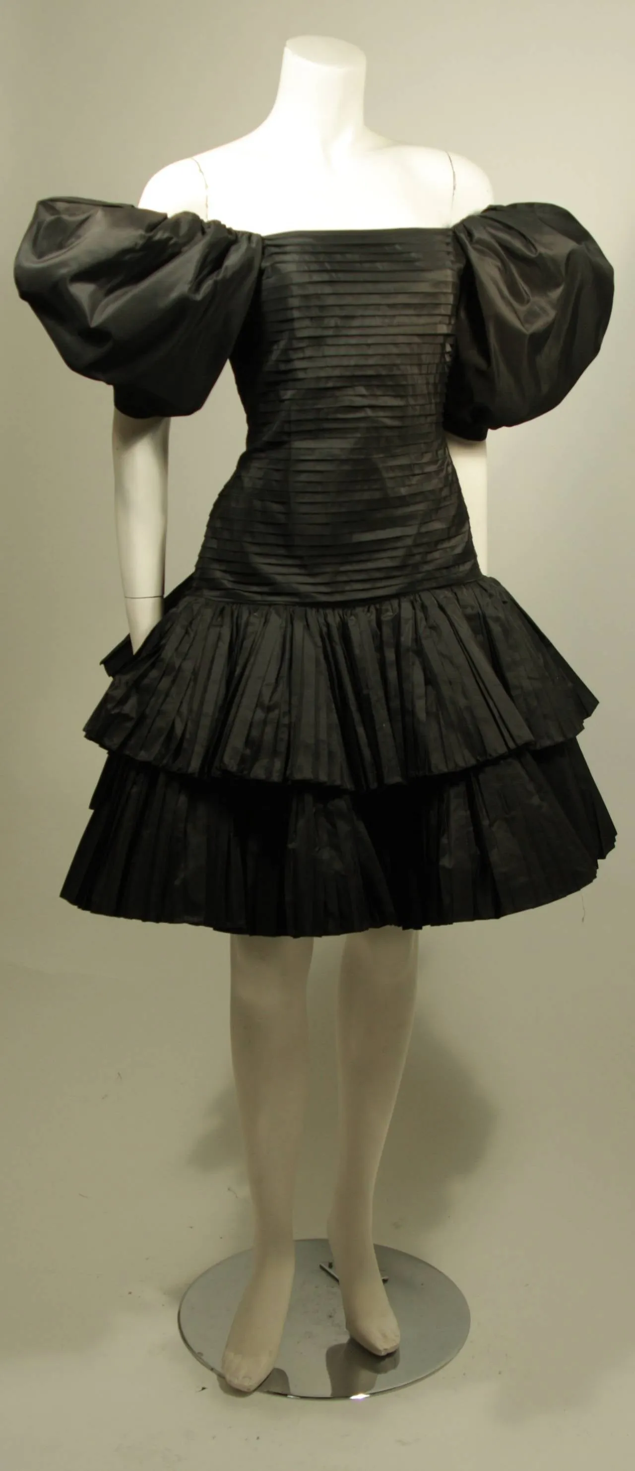 OSCAR DE LA RENTA Black Pleated and Puff Sleeve Cocktail Dress