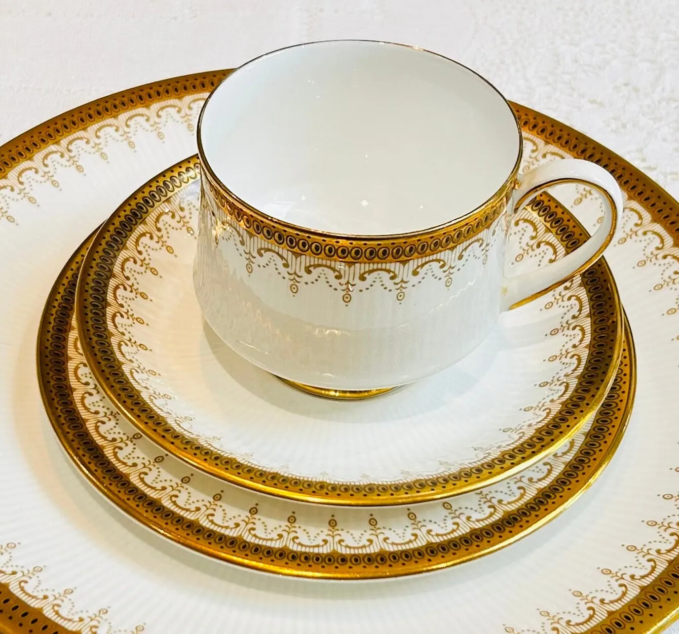 Paragon Athena White & Gold Vintage Tea Set