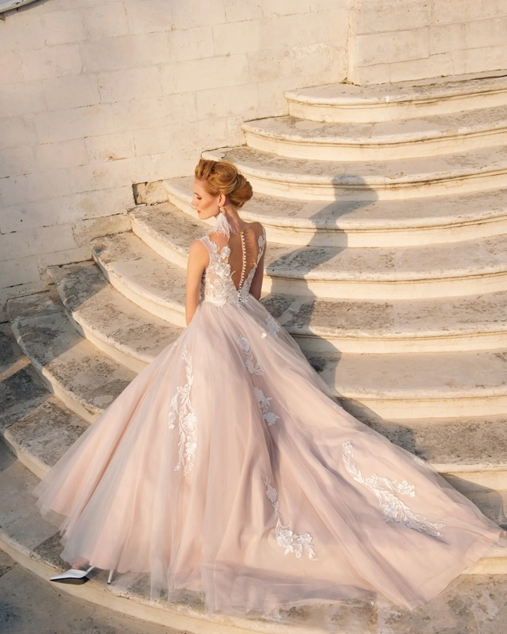 Princess Lace Wedding Dresses Appliqued See Through Bateau Neck Tulle A-line Bridal Gowns Outdoors