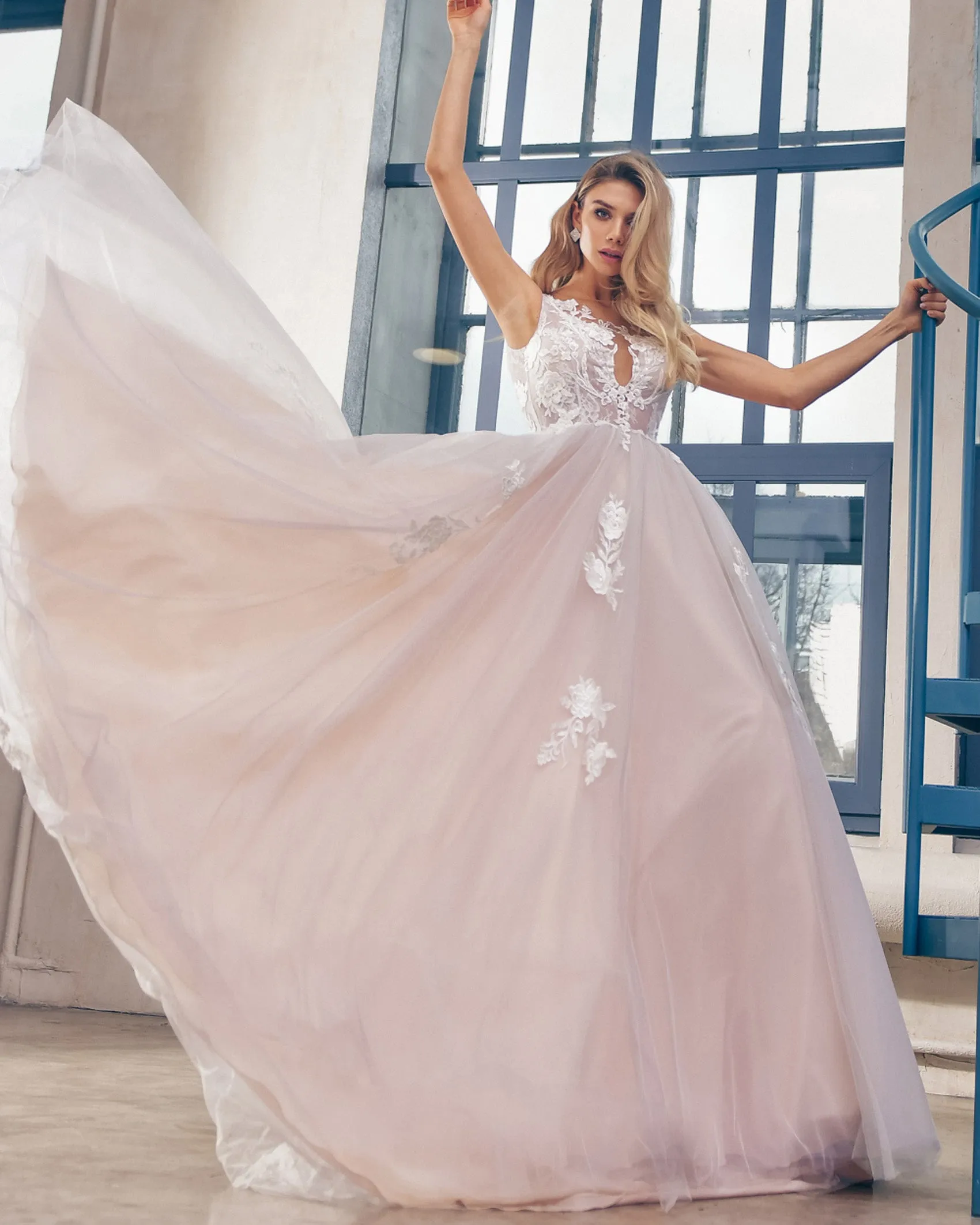 Princess Lace Wedding Dresses Appliqued See Through Bateau Neck Tulle A-line Bridal Gowns Outdoors