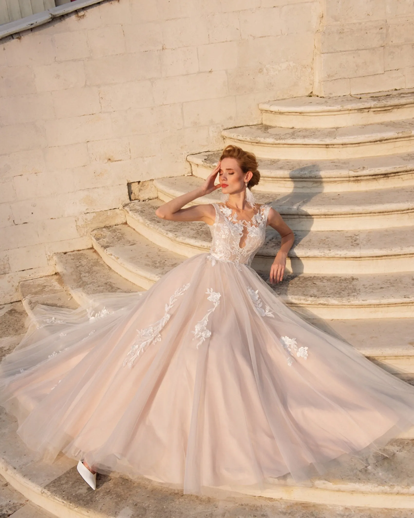 Princess Lace Wedding Dresses Appliqued See Through Bateau Neck Tulle A-line Bridal Gowns Outdoors