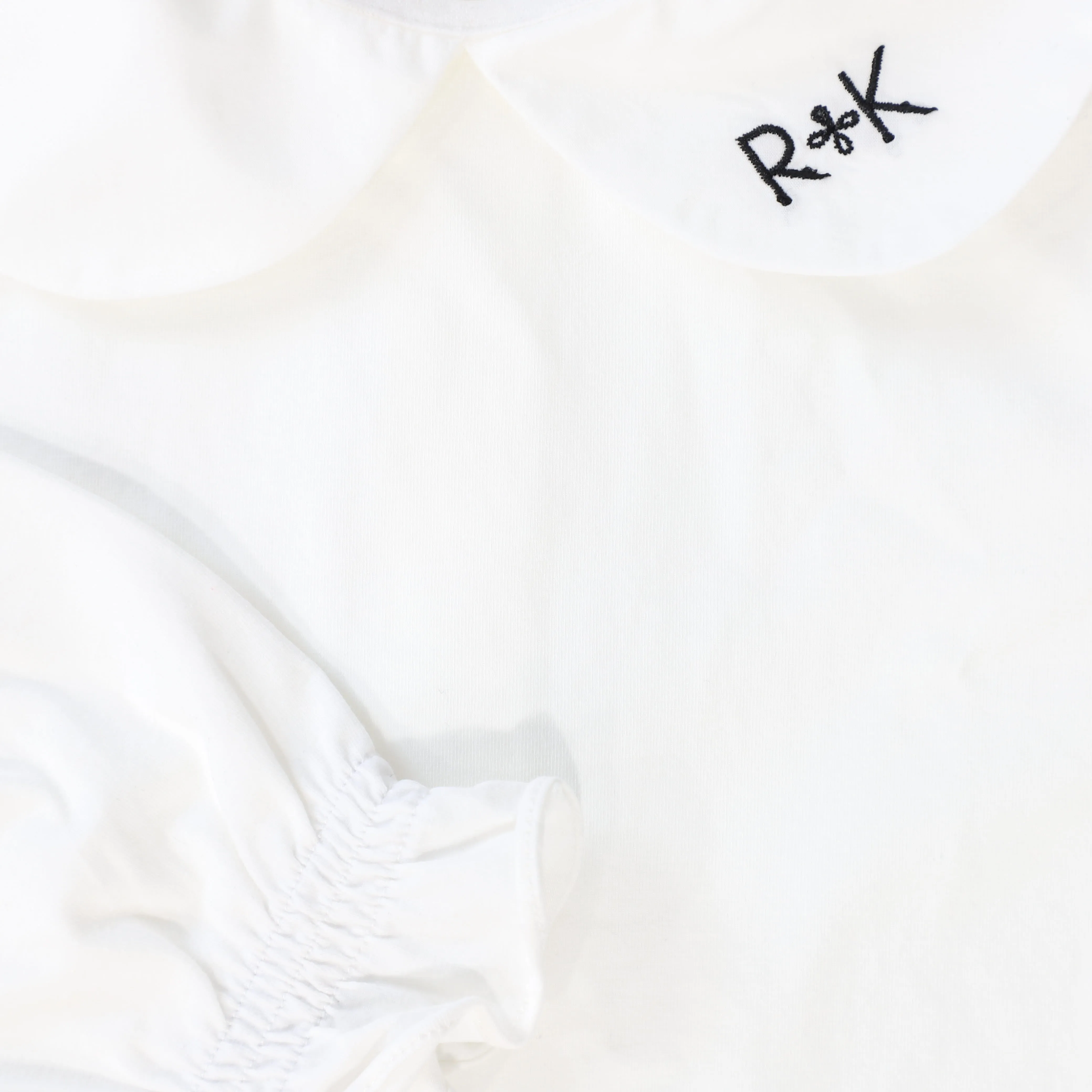 RETRO KID WHITE PETER PAN LOGO COLLAR T-SHIRT