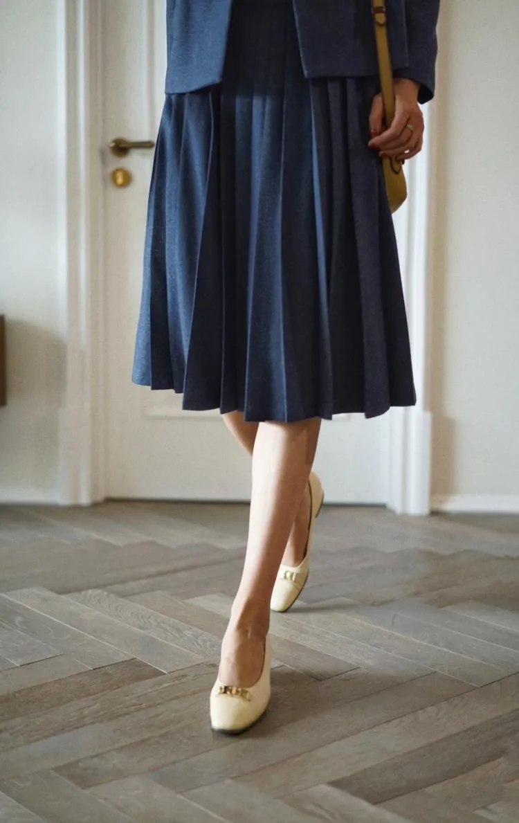 retro pleated skirt