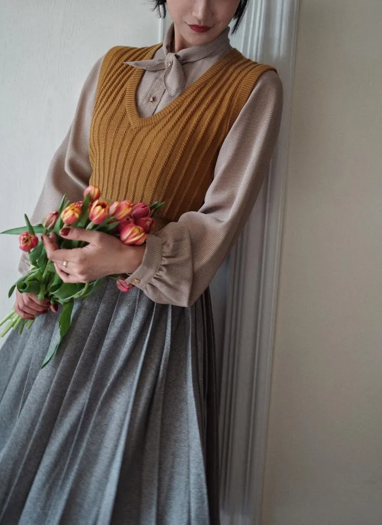 retro pleated skirt