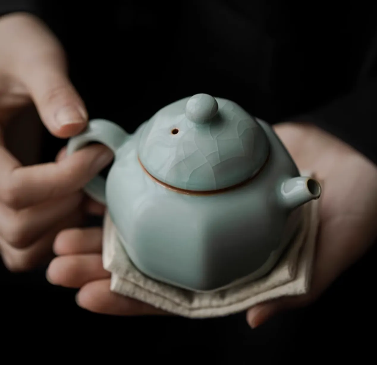 Ruyao Six-Sided Teapot with Ceramic Filter & Crackle Glaze - Crafted for Tea Connoisseurs