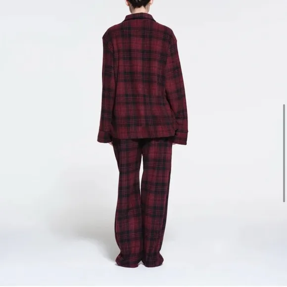 SKIMS  Unisex Fleece  Flannel Sleep pants  Medium in  Wine Plaid NWOT
