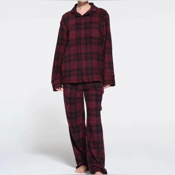 SKIMS  Unisex Fleece  Flannel Sleep pants  Medium in  Wine Plaid NWOT