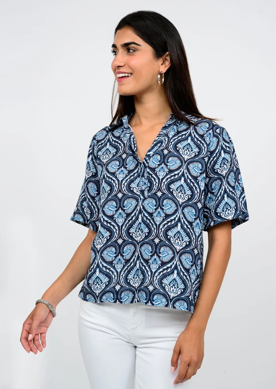 SO MUCH TO SEE BLOUSE