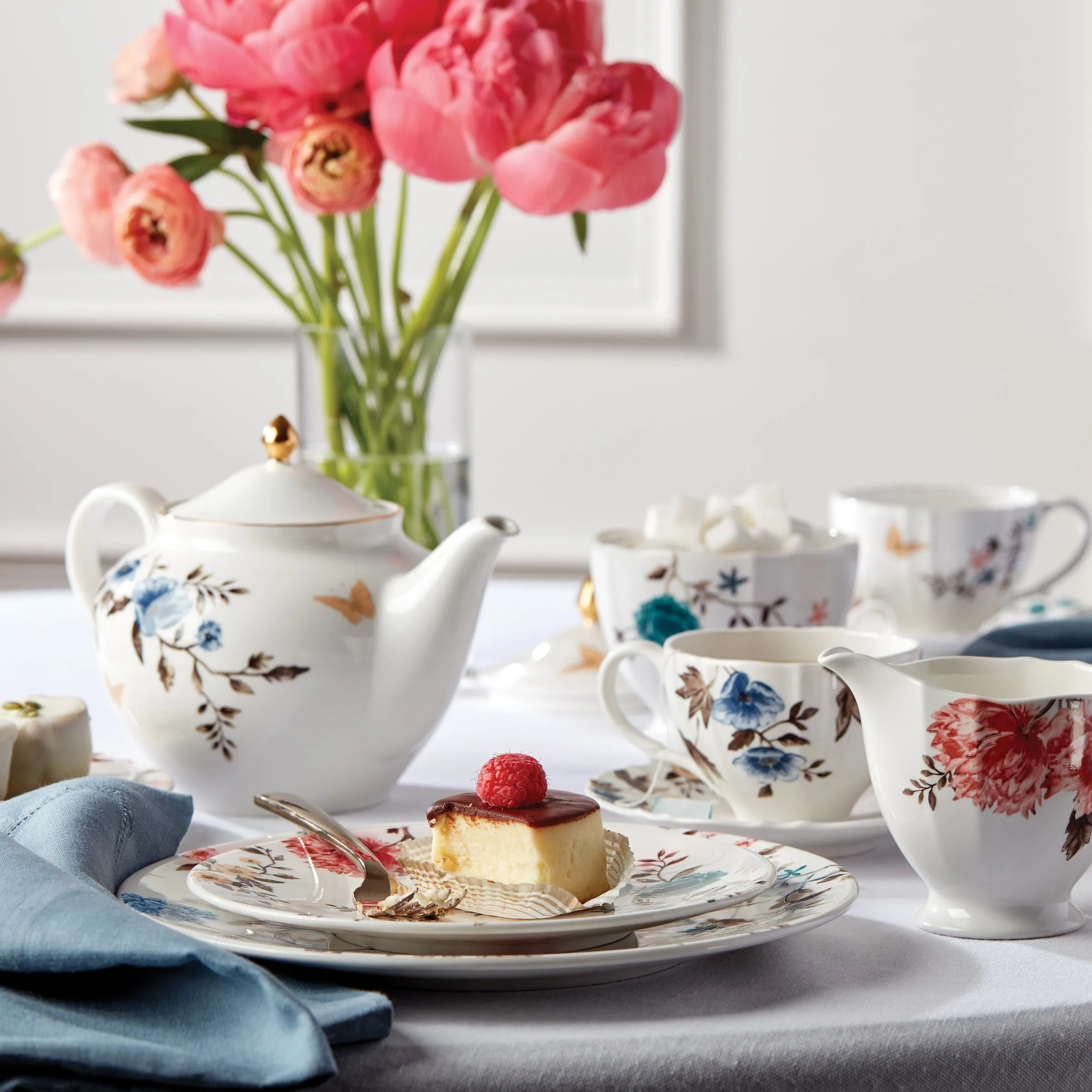 Sprig & Vine Teapot