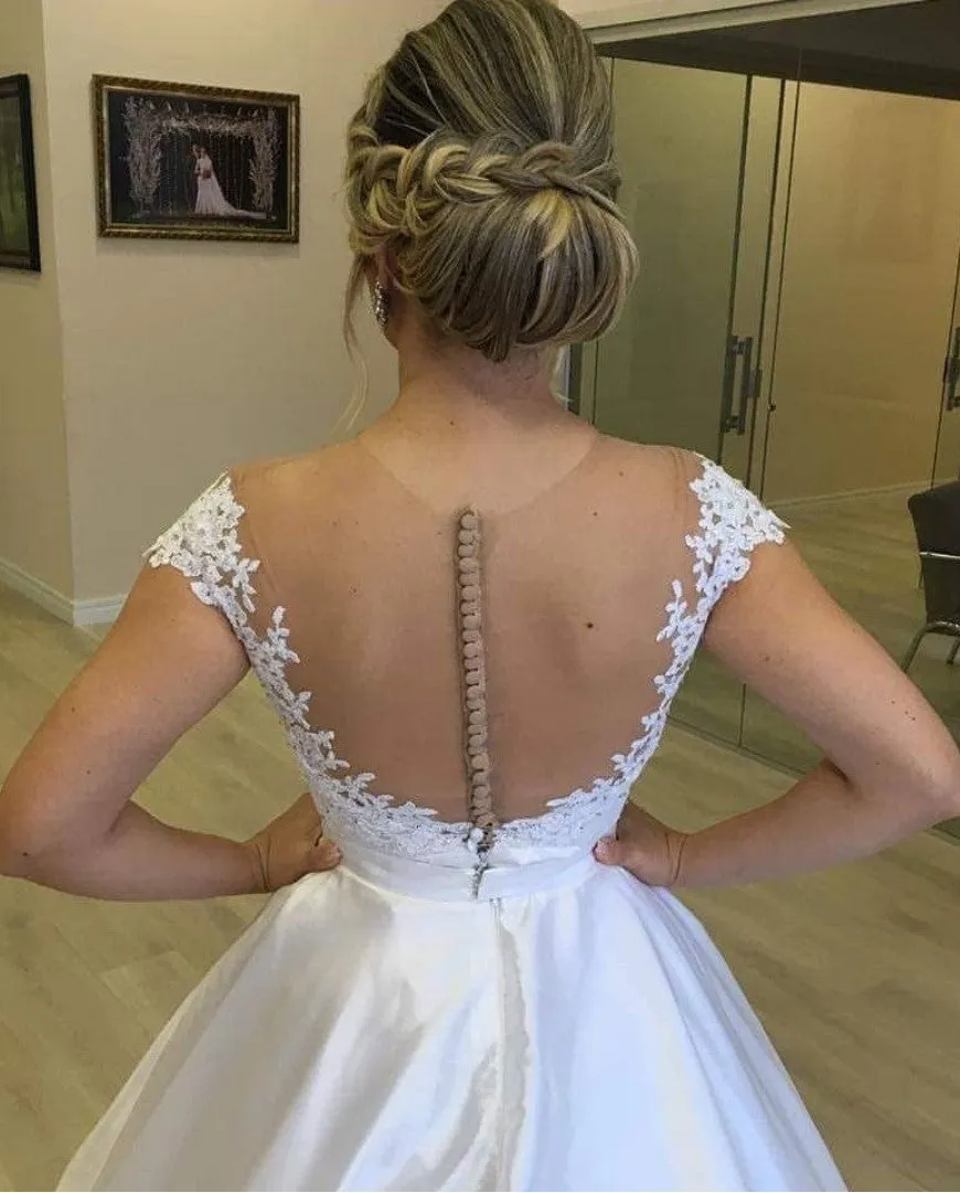 Tulle Skirt Classic Wedding Dresses with Appliques Capped Sleeves