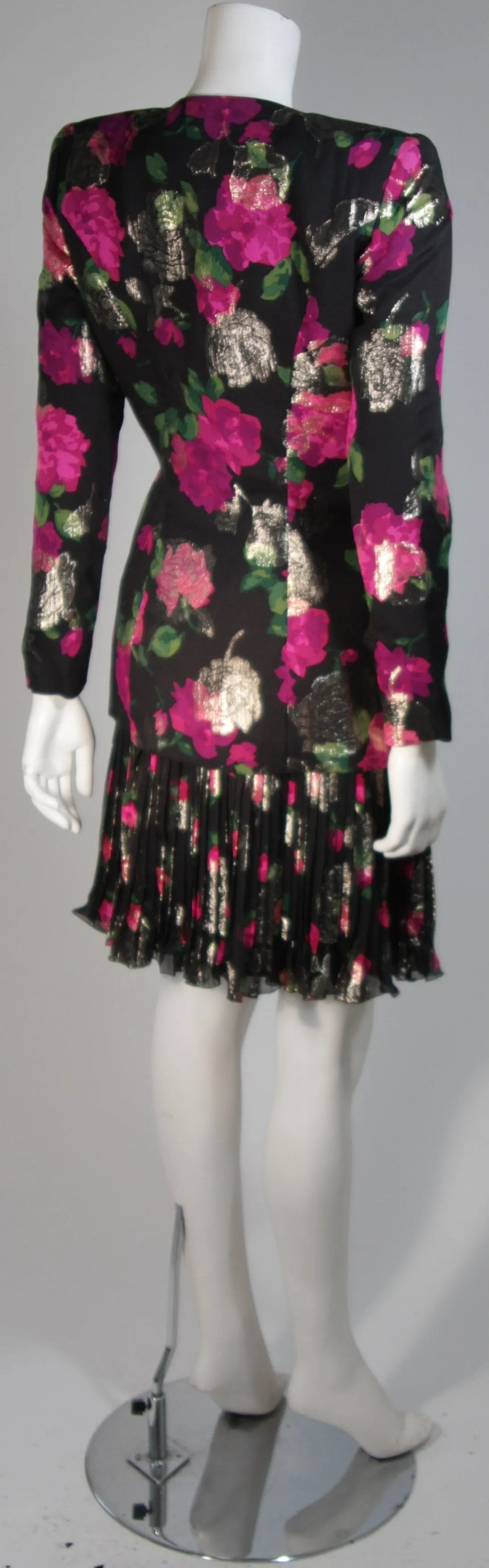 VICKY TIEL Black Silk Floral Pleated Chiffon Skirt Suit Size Small
