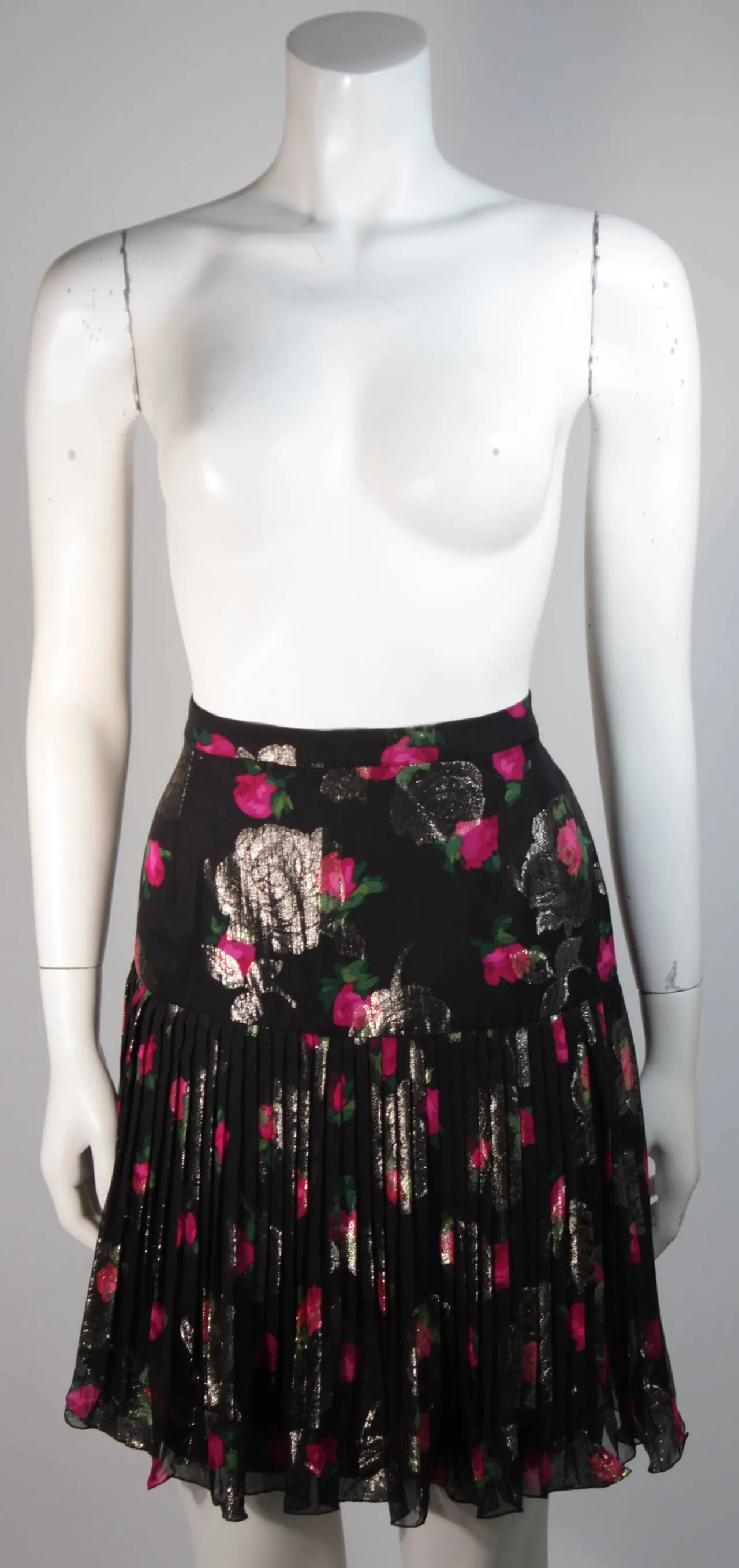 VICKY TIEL Black Silk Floral Pleated Chiffon Skirt Suit Size Small