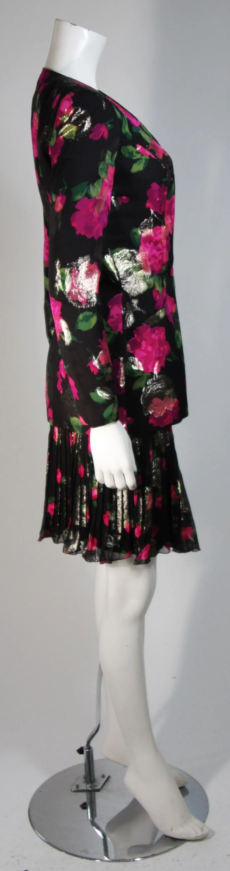 VICKY TIEL Black Silk Floral Pleated Chiffon Skirt Suit Size Small