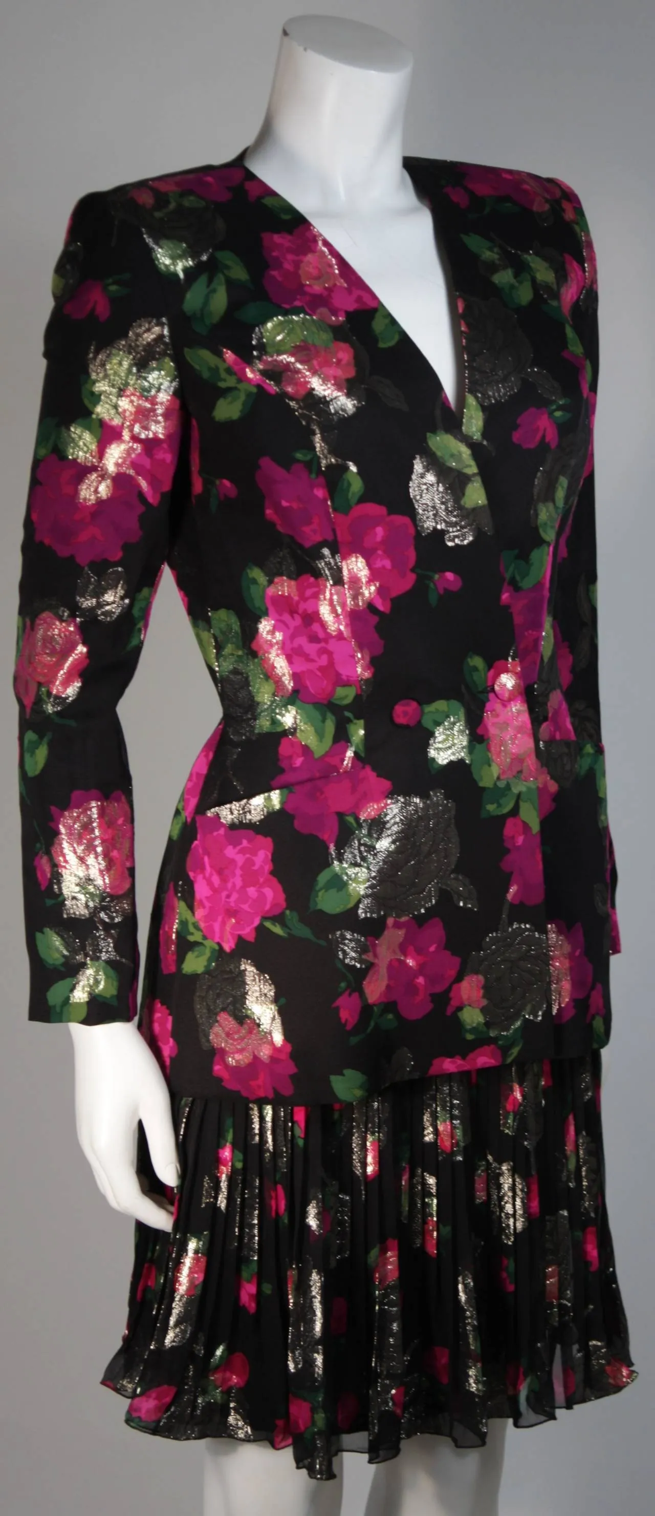 VICKY TIEL Black Silk Floral Pleated Chiffon Skirt Suit Size Small