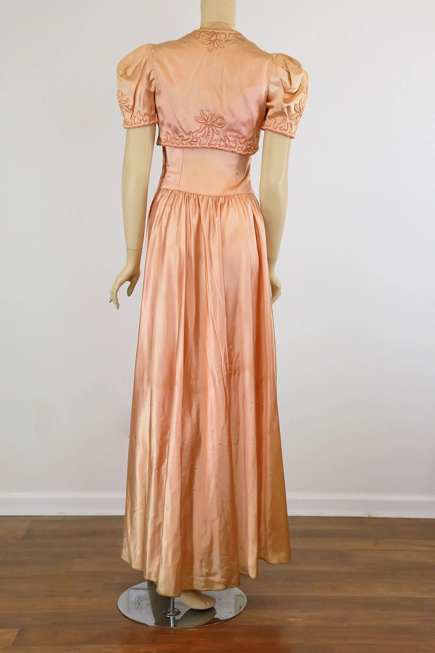 Vintage 40s glam rayon satin nightgown and bed jacket w trapunto embroidery
