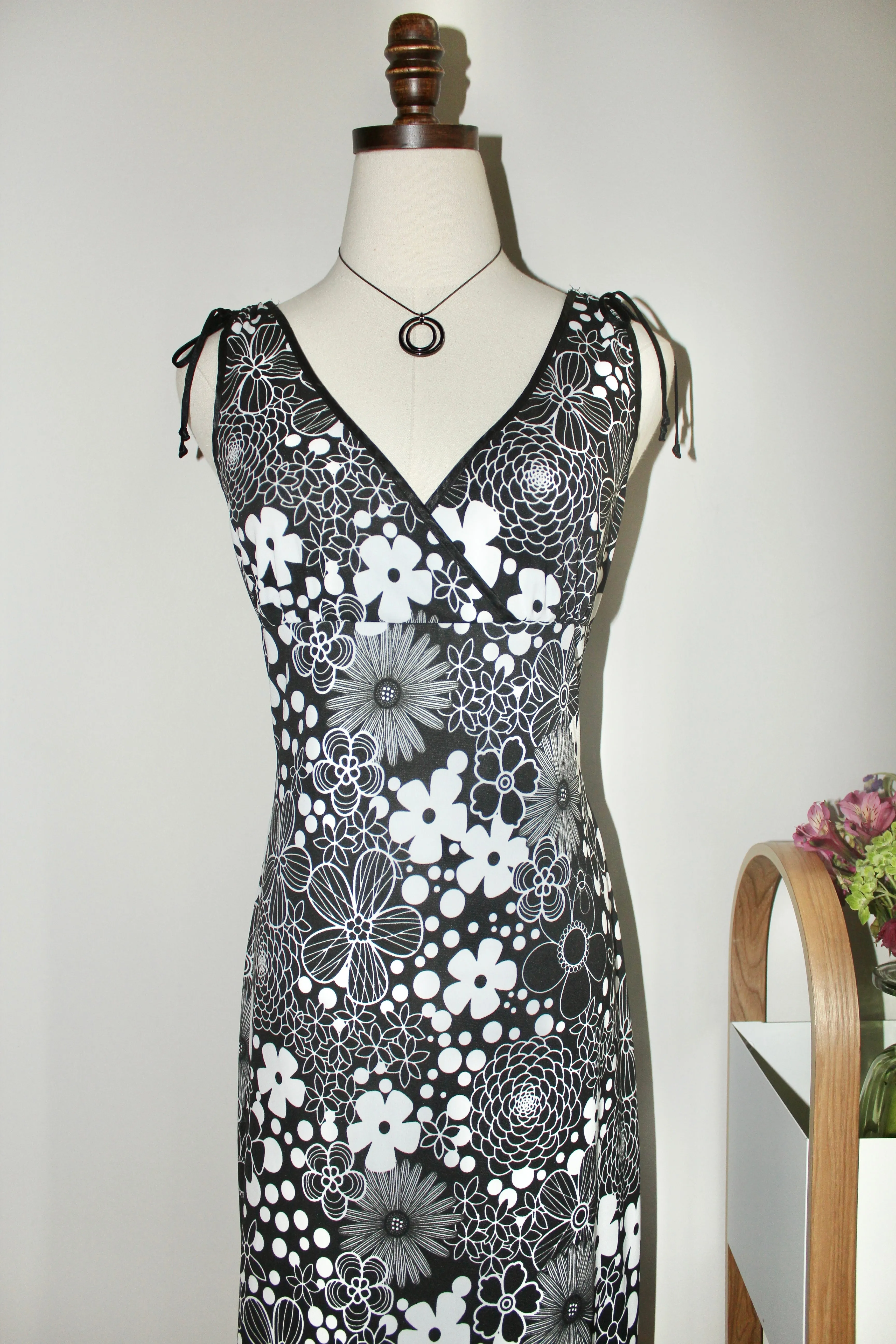 Vintage 90s Floral Greyscale Midi Dress (M)