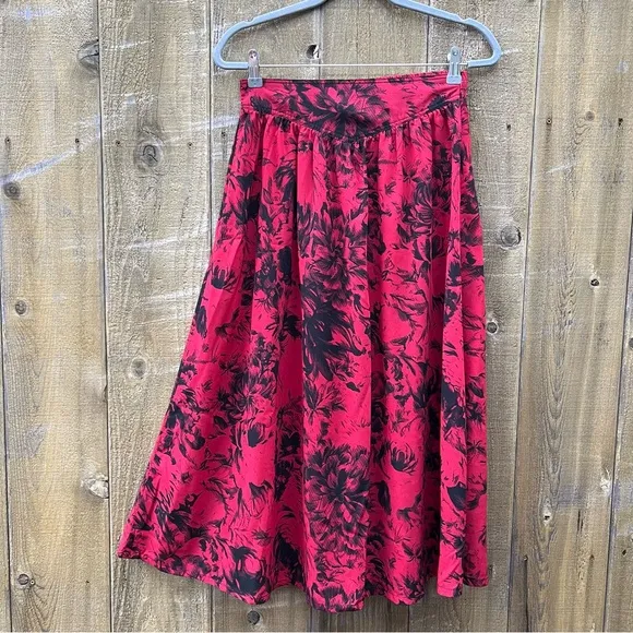 Vintage 90s Red and Black Floral High-Rise Aline Skirt 🌿