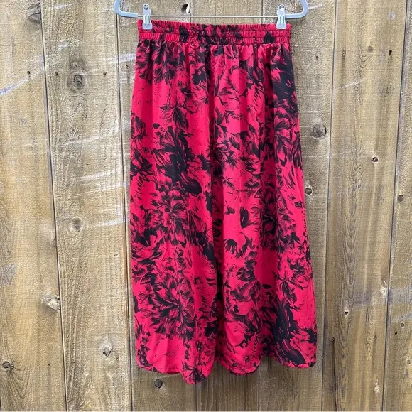 Vintage 90s Red and Black Floral High-Rise Aline Skirt 🌿