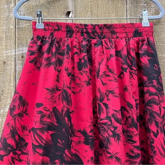 Vintage 90s Red and Black Floral High-Rise Aline Skirt 🌿