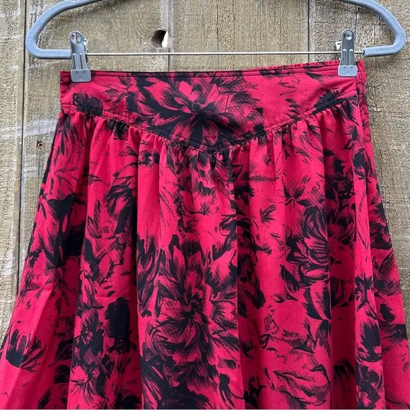 Vintage 90s Red and Black Floral High-Rise Aline Skirt 🌿