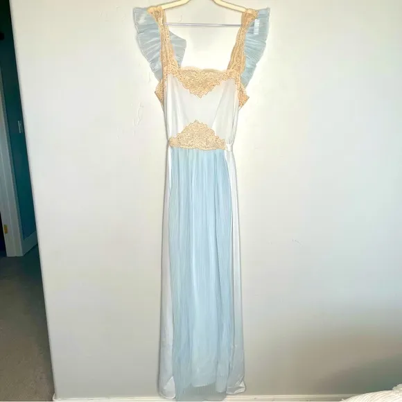 Vintage Baby Blue Lace Trim Flutter Sleeve Nightgown Nighty Pleated Long Small