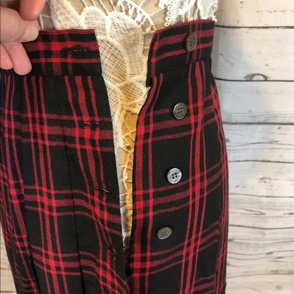 Vintage David Brooks wool plaid skirt Beautiful pleated skirt in black &amp; red