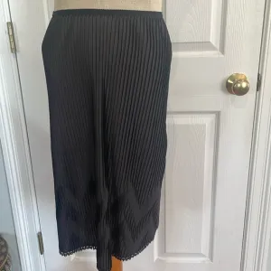 Vintage maidenform pleats II black midi half slip sexy skirt womens size small S