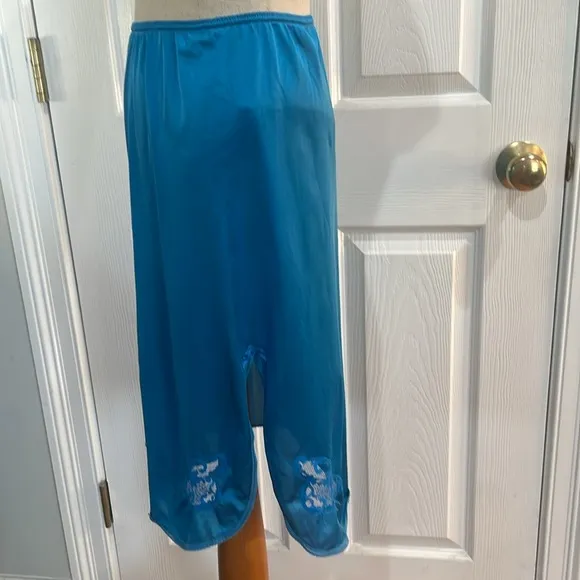 Vintage Maidenform sweet nothings half slip lace nylon turquoise USA women S 24”