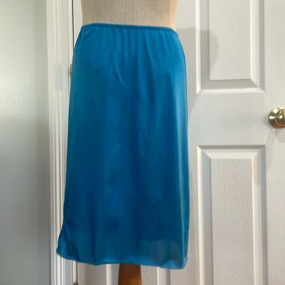 Vintage Maidenform sweet nothings half slip lace nylon turquoise USA women S 24”
