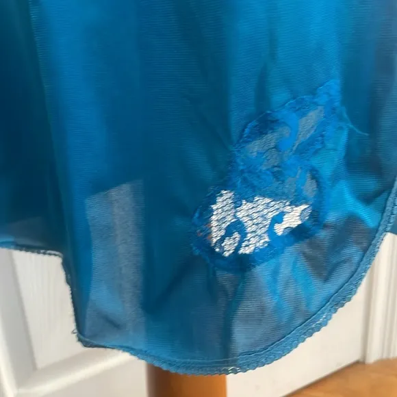 Vintage Maidenform sweet nothings half slip lace nylon turquoise USA women S 24”