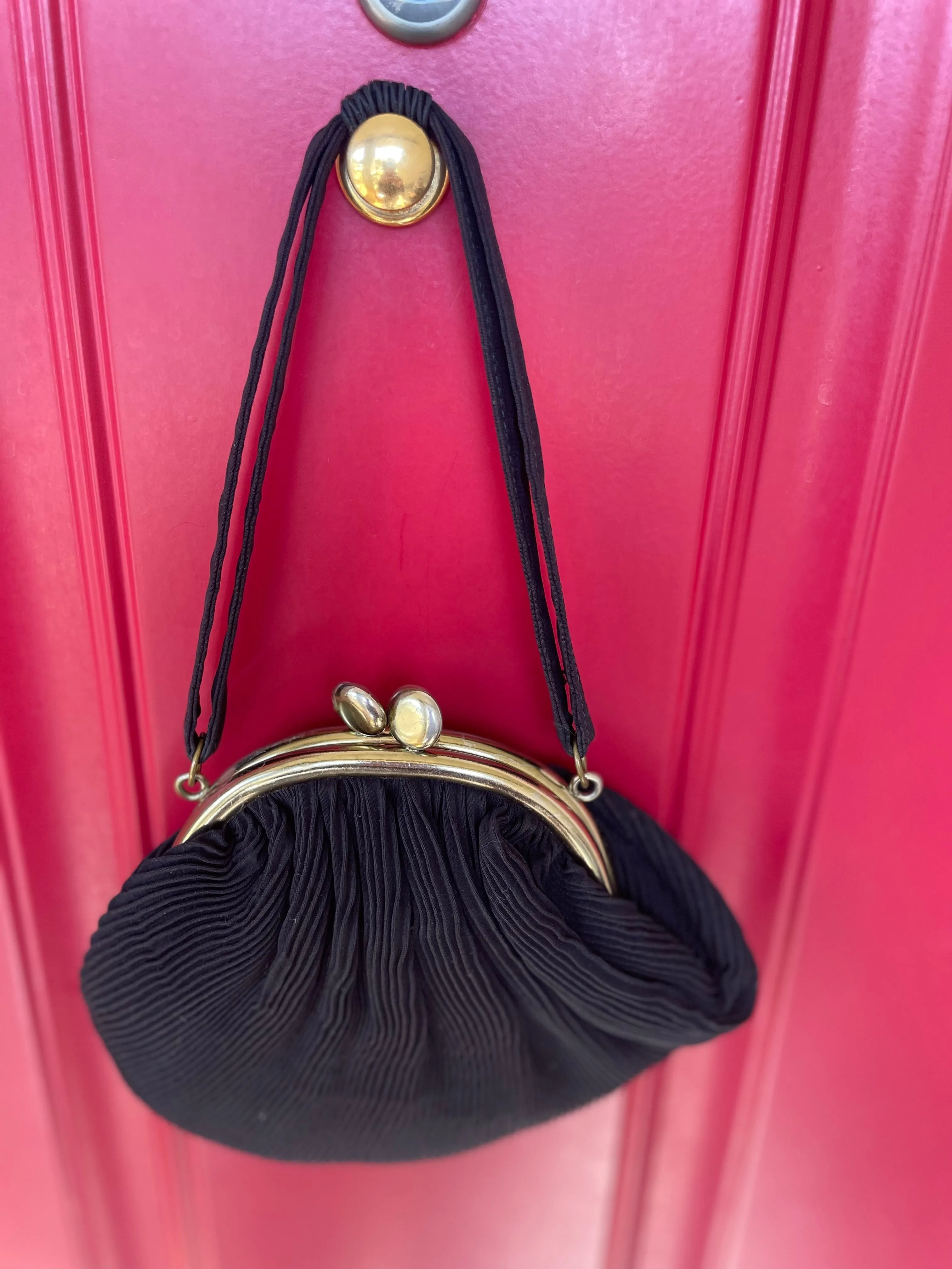 Vintage Pleated Clam Shell Evening Bag Purse in Black