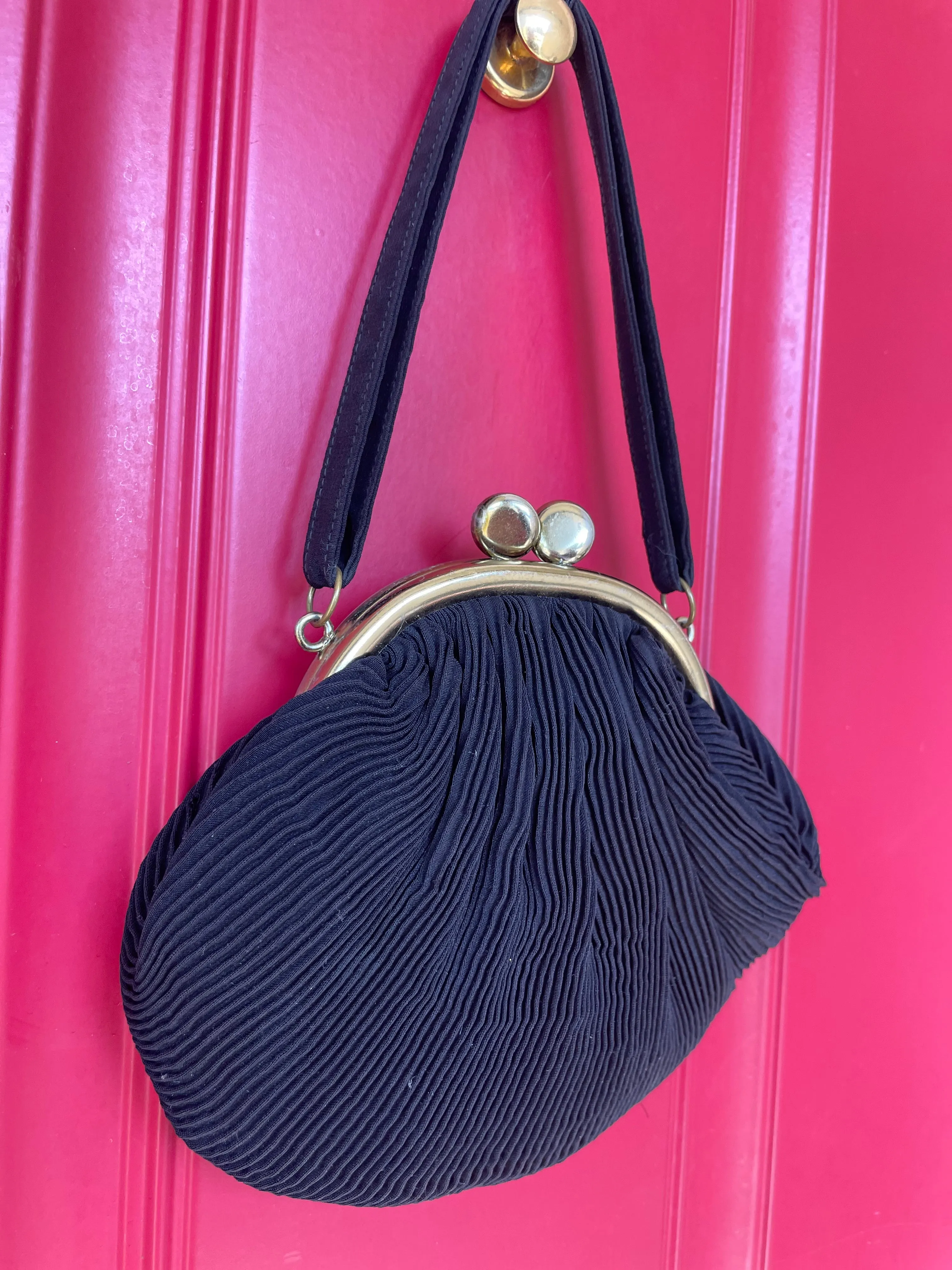Vintage Pleated Clam Shell Evening Bag Purse in Black