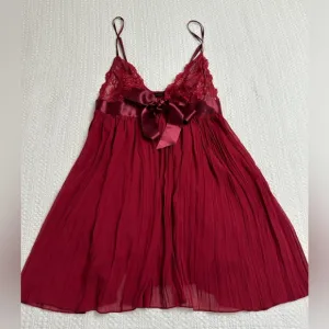 Vintage Victoria’s Secret Pleated Crinkle Sheer Chiffon Lace Slip Size M Retro